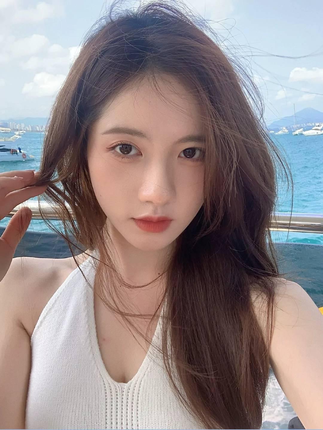 朋友介绍的妹子，看照片就有感觉！